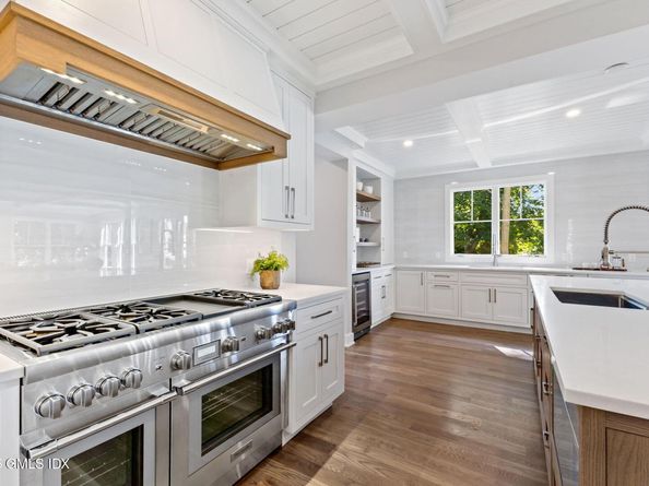 8 Park Avenue, Old Greenwich CT 06870