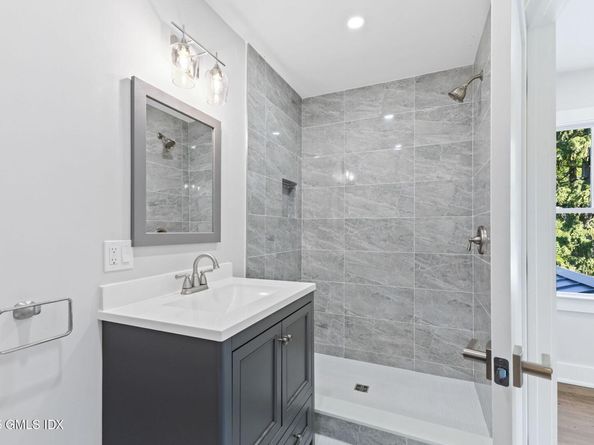 8 Park Avenue, Old Greenwich CT 06870