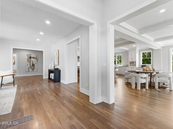 8 Park Avenue, Old Greenwich CT 06870