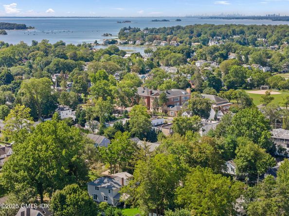 8 Park Avenue, Old Greenwich CT 06870