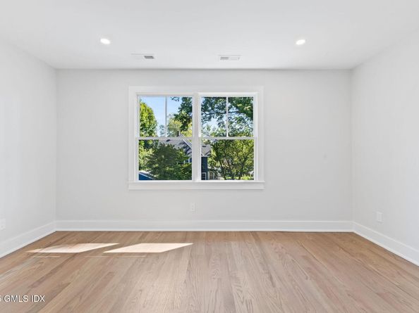 8 Park Avenue, Old Greenwich CT 06870