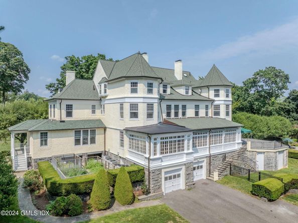 14 Meadow Drive, Greenwich CT 06831