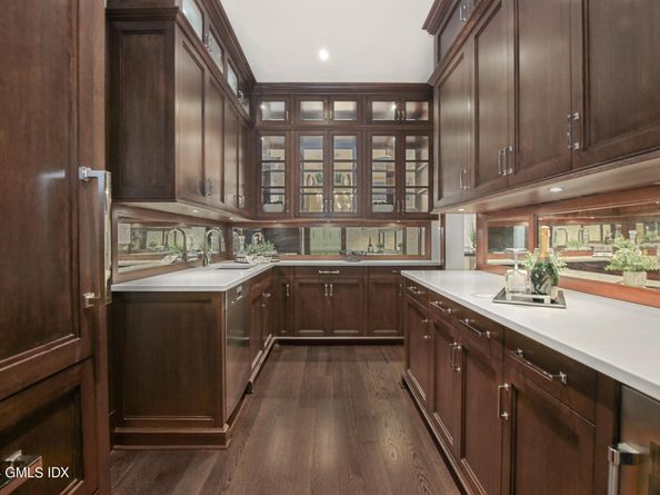 14 Meadow Drive, Greenwich CT 06831