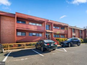 1506 S George Mason Drive 10, Arlington VA 22204