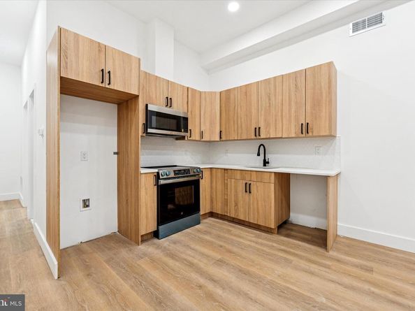 2424 W Thompson Street, Philadelphia PA 19121