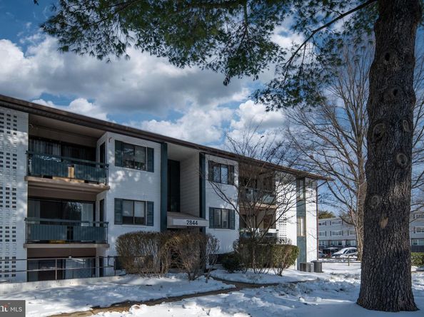 2844 Dover Lane 302, Falls Church VA 22042