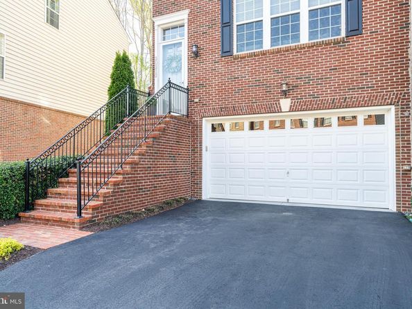 20212 Center Brook Square, Sterling VA 20165