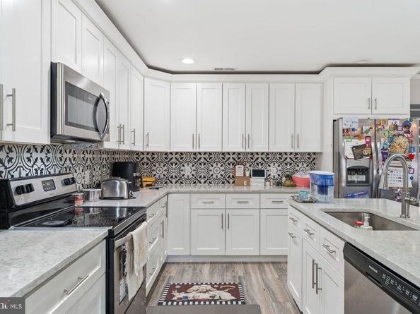 32 Rustleaf Lane, Levittown PA 19055
