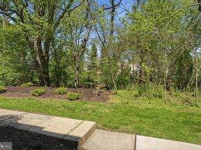 1014 Barry Court, Holland PA 18966