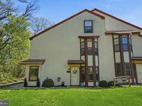 1014 Barry Court, Holland PA 18966