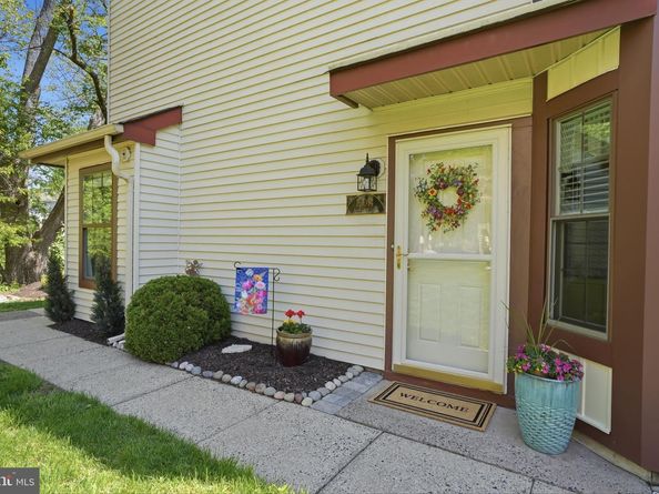 1014 Barry Court, Holland PA 18966