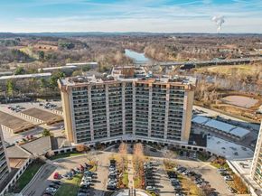 21132 Valley Forge Circle 1132, King Of Prussia PA 19406