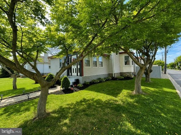 2047 Walnut Street, Holmes PA 19043