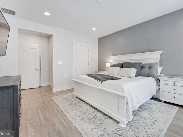 8215 River Road, Bethesda MD 20817