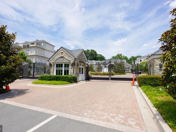 8215 River Road, Bethesda MD 20817