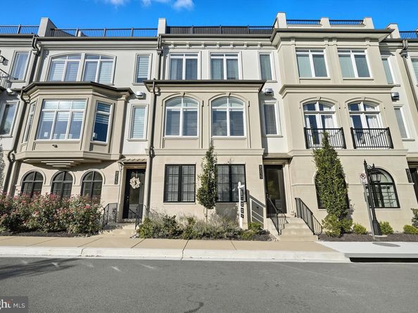 8215 River Road, Bethesda MD 20817