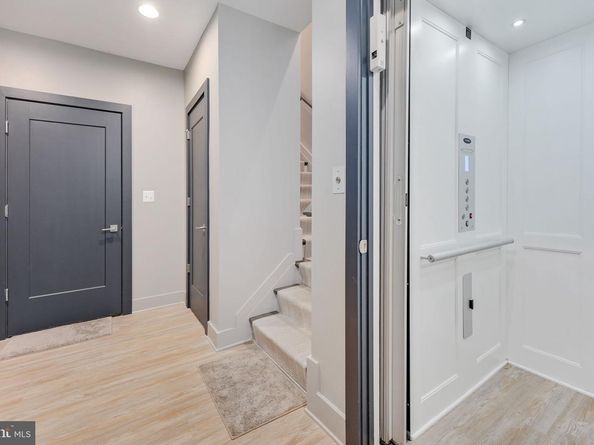 8215 River Road, Bethesda MD 20817