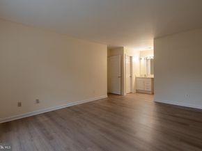 2820 Lee Oaks Place 302, Falls Church VA 22046