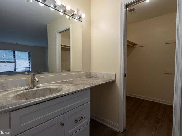 2820 Lee Oaks Place 302, Falls Church VA 22046