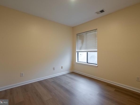 2820 Lee Oaks Place 302, Falls Church VA 22046
