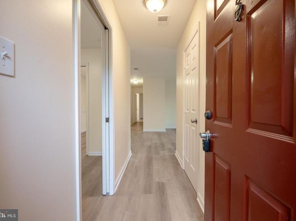 2820 Lee Oaks Place 302, Falls Church VA 22046