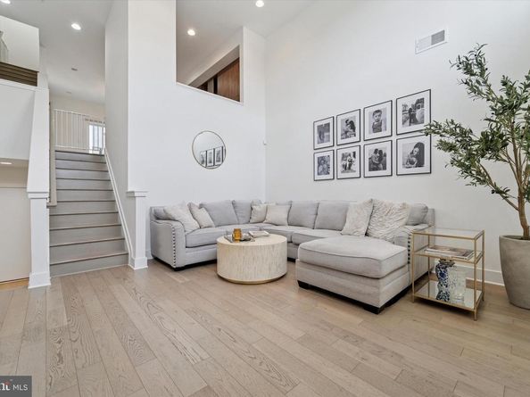 322 Fairmount Avenue, Philadelphia PA 19123