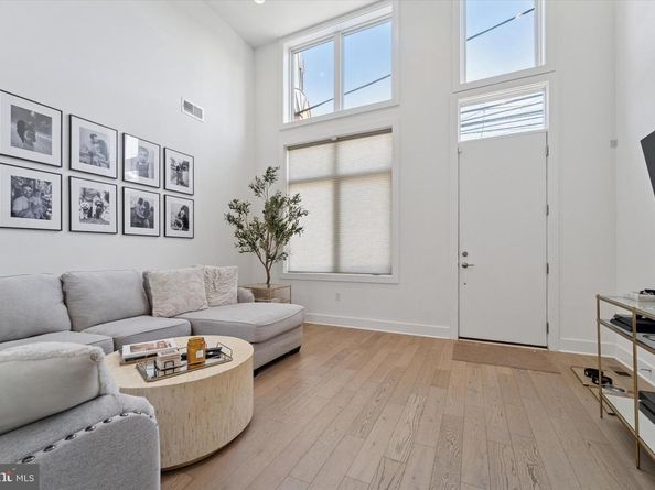 322 Fairmount Avenue, Philadelphia PA 19123