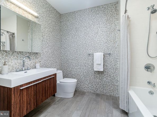 422 Fairmount Avenue, Philadelphia PA 19123