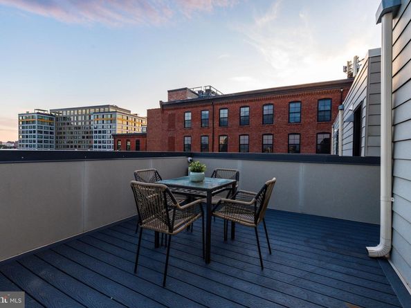 422 Fairmount Avenue, Philadelphia PA 19123