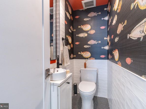 422 Fairmount Avenue, Philadelphia PA 19123