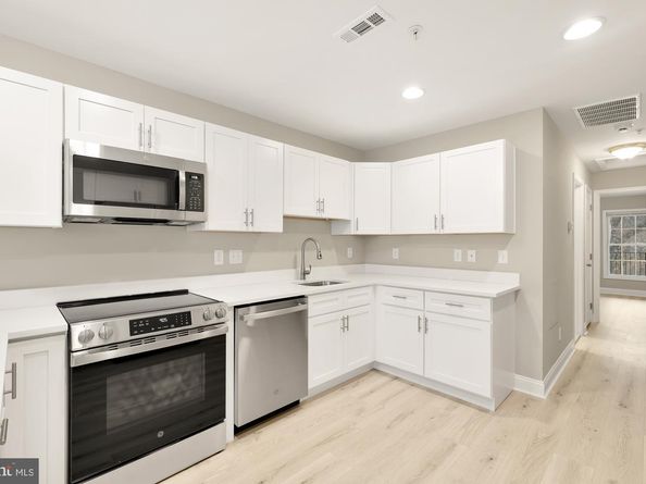 1753 W SE C, Washington DC 20020