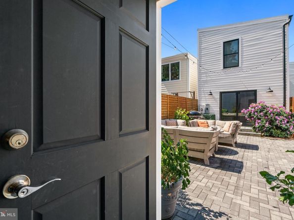 830 Oronoco Street, Alexandria VA 22314