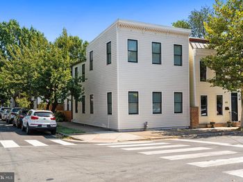 830 Oronoco Street