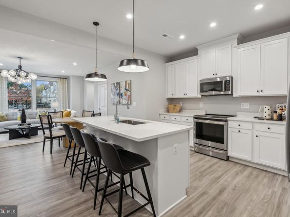 2157 Glacier Road, Herndon VA 20170
