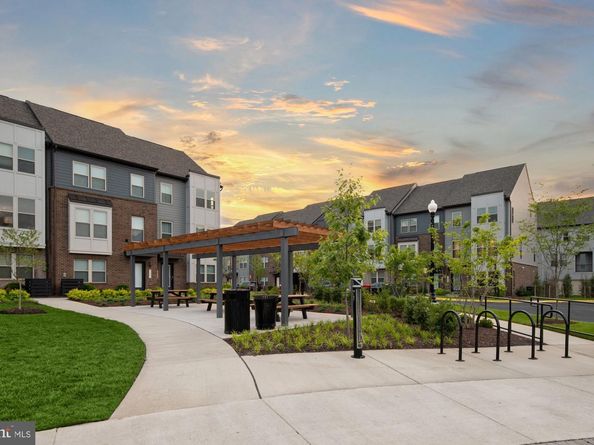 2157 Glacier Road, Herndon VA 20170