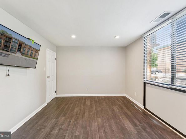 527 N Armistead Street 101, Alexandria VA 22312