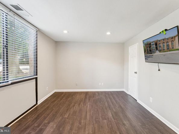 527 N Armistead Street 101, Alexandria VA 22312