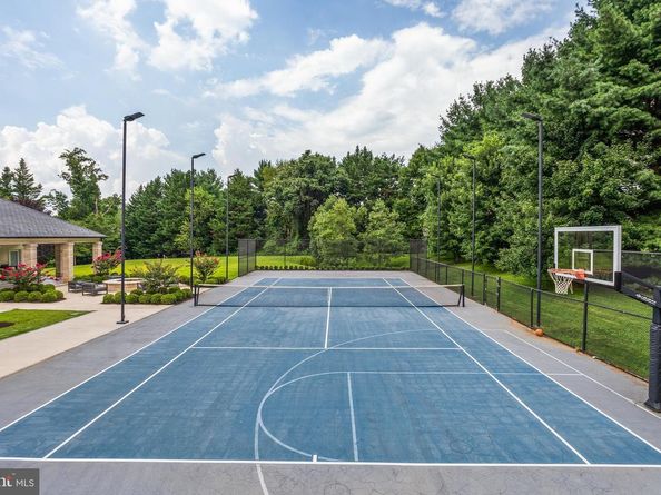 8913 Holly Leaf Lane, Bethesda MD 20817