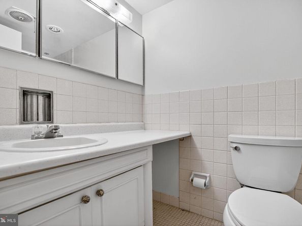 1919 Chestnut Street 2004, Philadelphia PA 19103