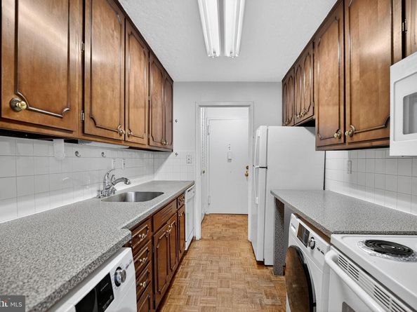 1919 Chestnut Street 2004, Philadelphia PA 19103