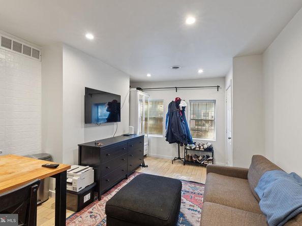 618 S 21st Street, Philadelphia PA 19146