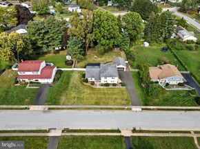 985 Milkweed Lane, Huntingdon Valley PA 19006
