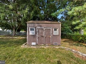 985 Milkweed Lane, Huntingdon Valley PA 19006