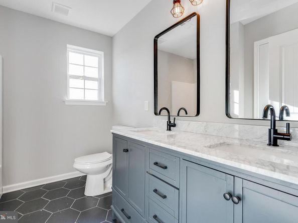 1021 Maple Avenue W, Langhorne PA 19047