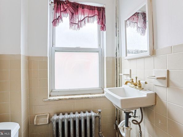 1311 S 9TH Street, Philadelphia PA 19147