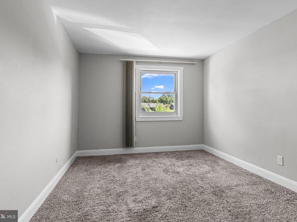 12135 Academy Road 10, Philadelphia PA 19154
