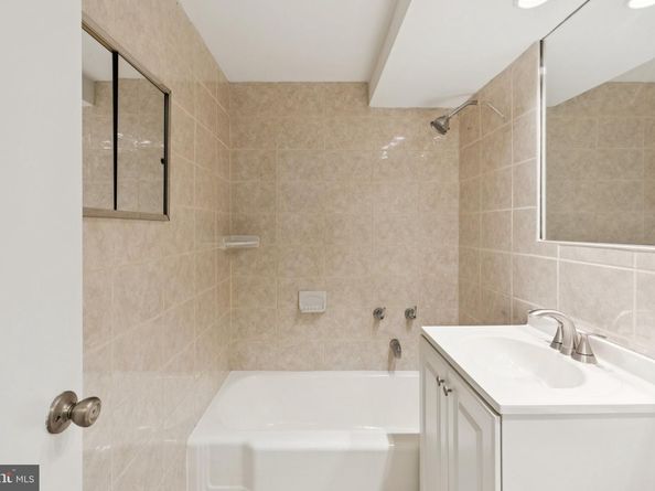 2101 Chestnut Street 1521, Philadelphia PA 19103