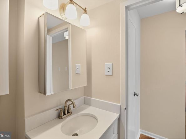 5340 Holmes Run Parkway 1008, Alexandria VA 22304