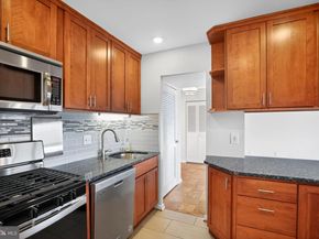 5340 Holmes Run Parkway 1008, Alexandria VA 22304