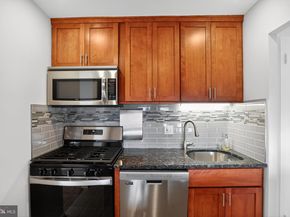 5340 Holmes Run Parkway 1008, Alexandria VA 22304